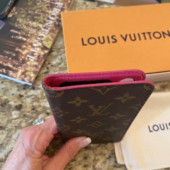 Louis Vuitton iPhone 10 max phone folio - Picture 6 of 7